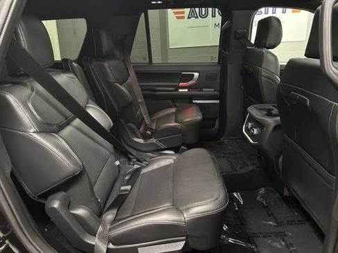 Used 2025 Ford Expedition Platinum w/ Stealth Performance Package AWD/4WD image 20