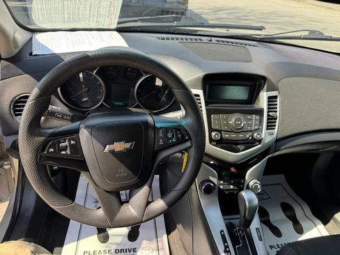 Used 2016 Chevrolet Cruze LT image 7
