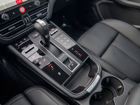 New 2026 Porsche Macan S image 21