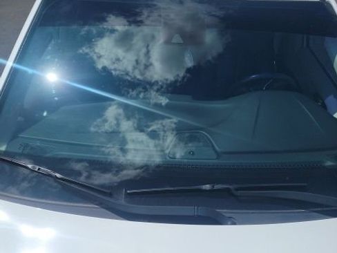 Used 2018 Chrysler Pacifica Touring-L w/ Advanced Safetytec Group FWD image 3