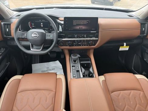 New 2026 Nissan Pathfinder Platinum FWD image 15