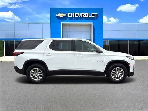 Used 2023 Chevrolet Traverse LS FWD image 2