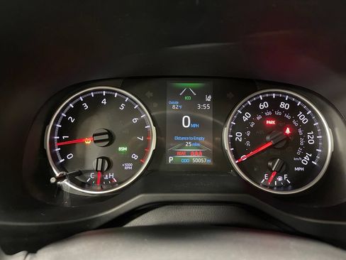 Used 2021 Toyota RAV4 XLE AWD/4WD image 32
