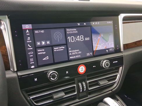 Used 2023 Porsche Macan image 25