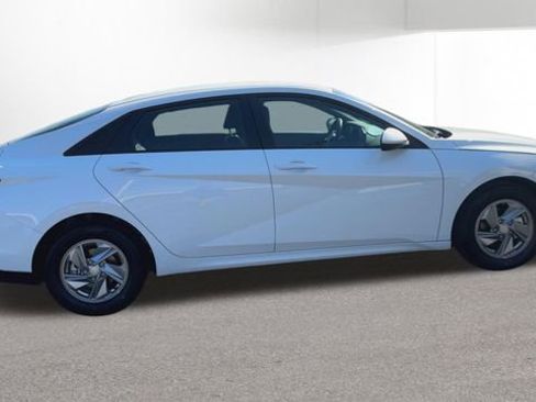 New 2026 Hyundai Elantra SE FWD image 10