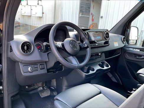 New 2025 Mercedes-Benz Sprinter 2500 image 10