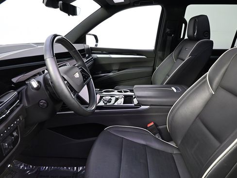 Used 2025 Cadillac Escalade Sport w/ Touring Package image 13