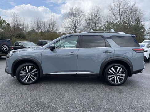Used 2024 Nissan Pathfinder Platinum image 6