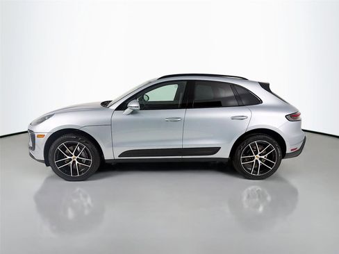 Used 2025 Porsche Macan AWD/4WD image 2