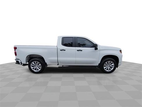 Used 2025 Chevrolet Silverado 1500 Custom image 9