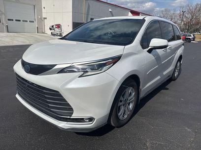 Used 2023 Toyota Sienna Platinum