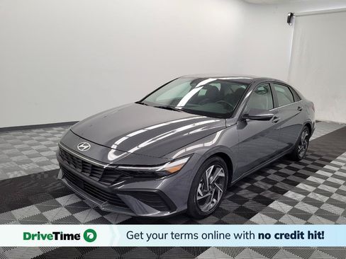 Used 2025 Hyundai Elantra Limited FWD image 1