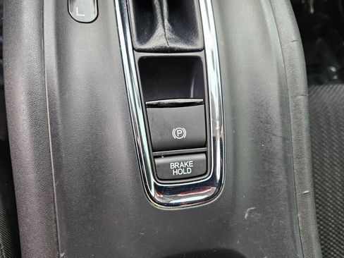 Used 2018 Honda HR-V LX image 7