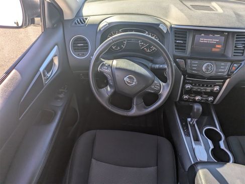 Used 2020 Nissan Pathfinder SV image 18