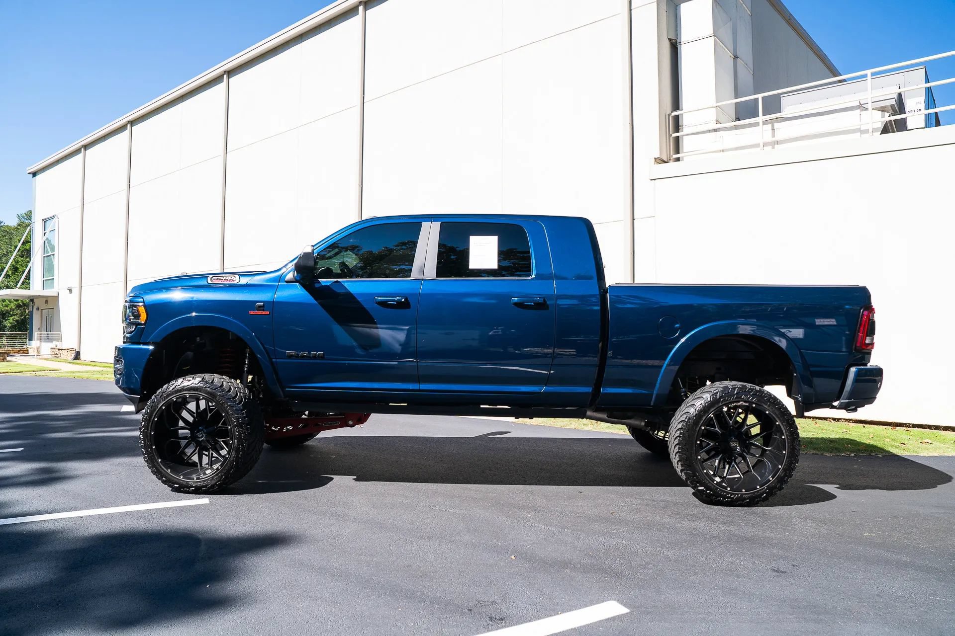 Used 2021 RAM 2500 Limited w/ Night Edition AWD/4WD image 4