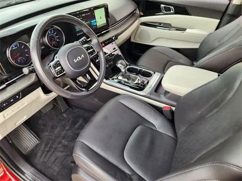 Used 2024 Kia Carnival EX image 2