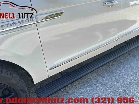 Used 2024 Lincoln Navigator L Reserve AWD/4WD image 39
