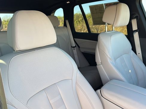 Used 2021 BMW X5 sDrive40i w/ M Sport Package image 24