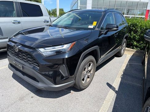 Used 2025 Toyota RAV4 XLE AWD/4WD image 3