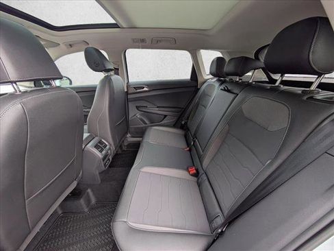 New 2026 Volkswagen Taos SE FWD image 18