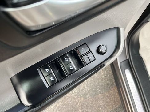 Used 2017 Toyota Highlander Limited AWD/4WD image 17