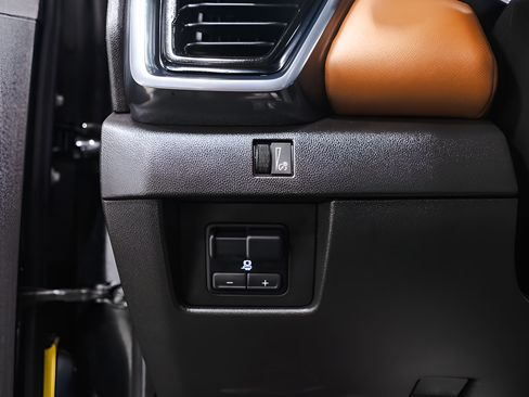 Used 2024 GMC Canyon AT4 w/ Technology Package AWD/4WD image 18