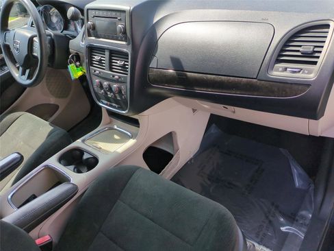 Used 2012 Dodge Grand Caravan SXT FWD image 16