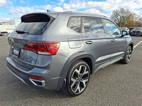 Used 2022 Volkswagen Taos SEL w/ Panoramic Sunroof Package image 6