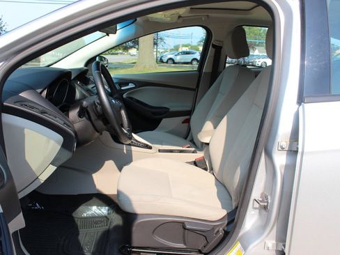 Used 2015 Ford Focus SE w/ SE Sport Package FWD image 14