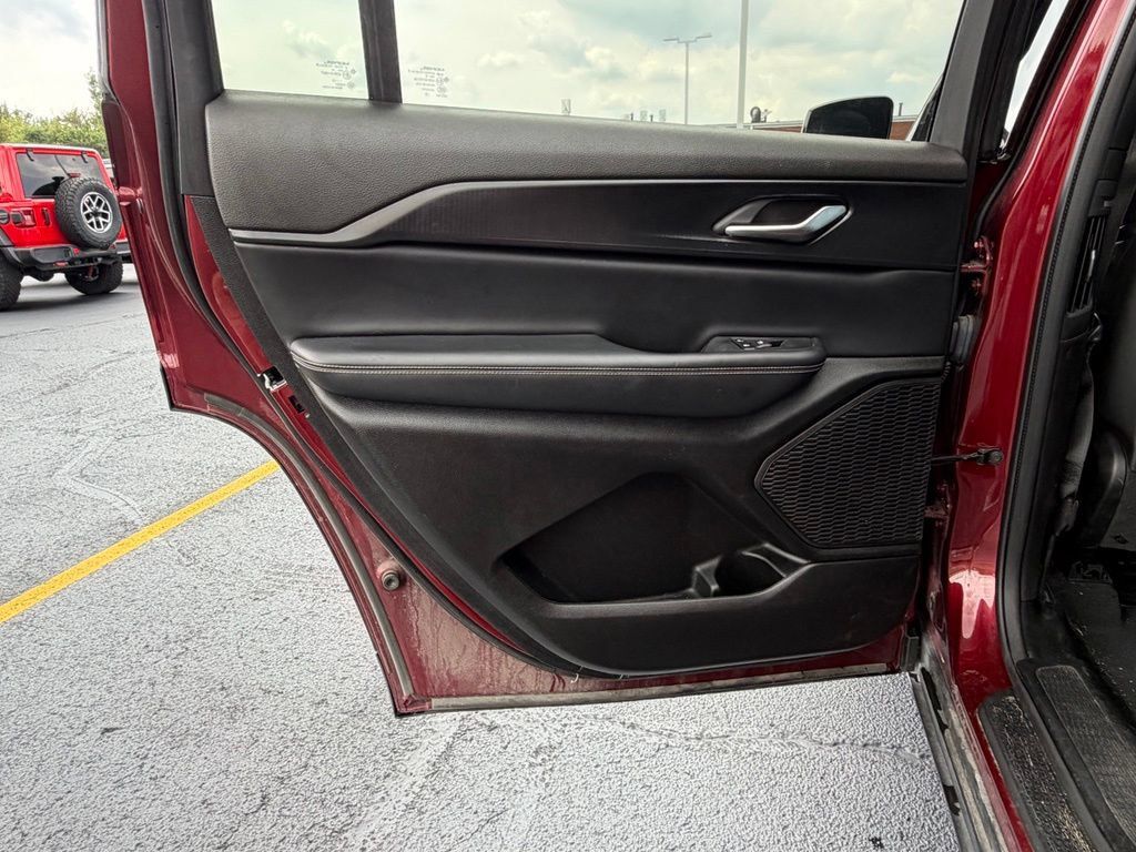 Used 2023 Jeep Grand Cherokee L Laredo AWD/4WD image 20