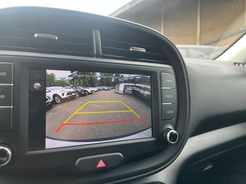 Used 2025 Kia Soul LX w/ LX Technology Package FWD image 24