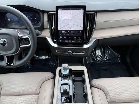 Used 2026 Volvo XC90 B6 Ultra w/ Protection Package AWD/4WD image 11