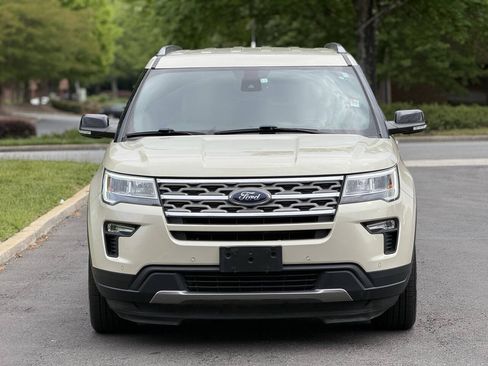 Used 2018 Ford Explorer XLT w/ Equipment Group 202A FWD image 4