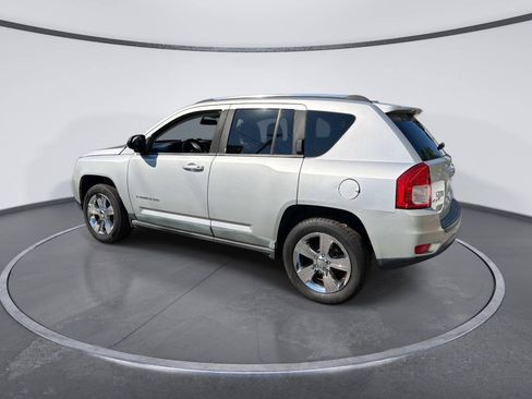 Used 2011 Jeep Compass Latitude AWD/4WD image 3
