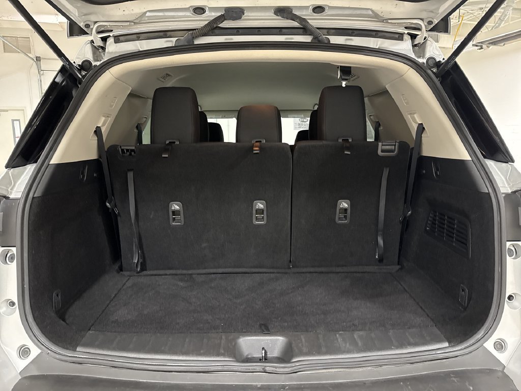 Used 2024 Nissan Pathfinder SV AWD/4WD image 24