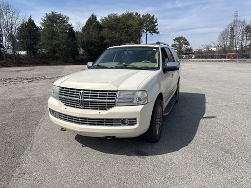 Used 2007 Lincoln Navigator Ultimate image 12