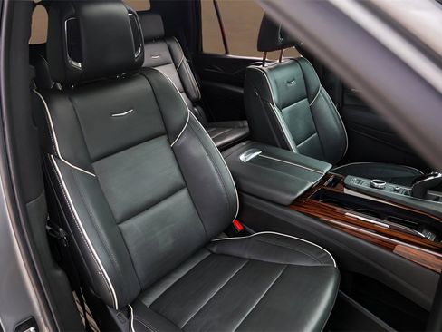 Used 2023 Cadillac Escalade Premium Luxury image 31