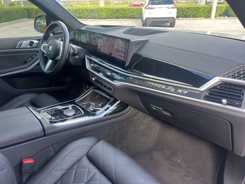 Used 2023 BMW X7 xDrive40i w/ M Sport Package image 30