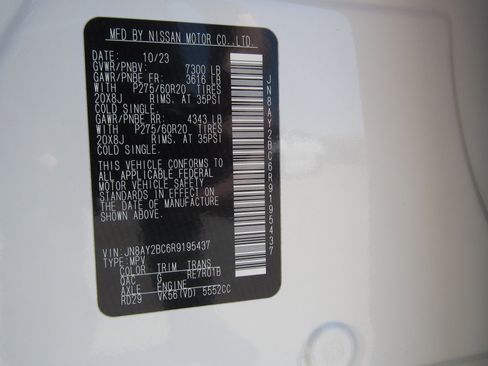 Used 2024 Nissan Armada SL image 32