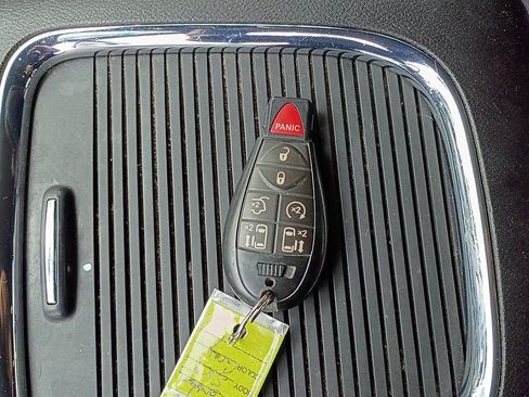 Used 2016 Dodge Grand Caravan SXT FWD image 31