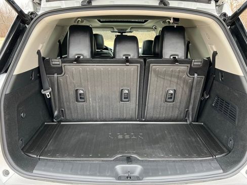 Used 2025 Nissan Pathfinder Platinum w/ Lighting Package (N92) image 18