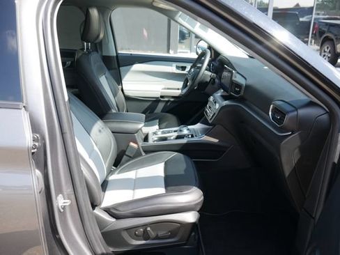 Used 2023 Ford Explorer XLT w/ Equipment Group 202A AWD/4WD image 29