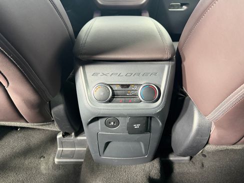 Used 2025 Ford Explorer Platinum w/ LUX Leather Package AWD/4WD image 31