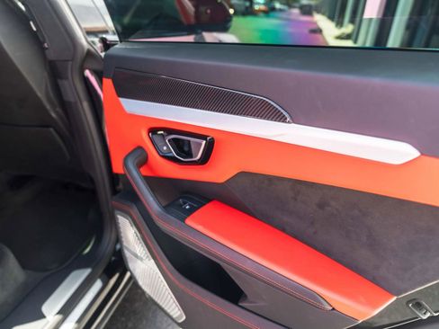 Used 2020 Lamborghini Urus image 26