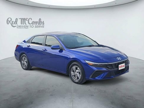 Certified 2025 Hyundai Elantra SE FWD image 7