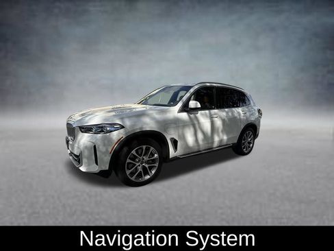 Used 2025 BMW X5 xDrive50e AWD/4WD image 3