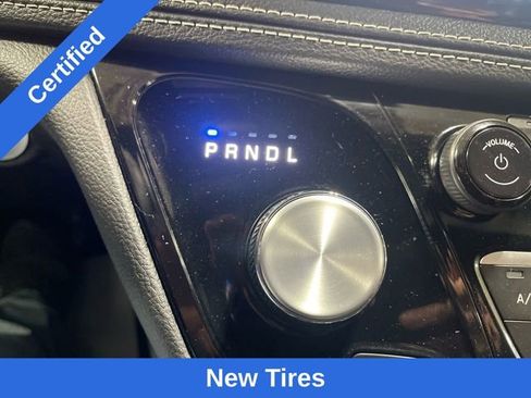 Used 2025 Chrysler Pacifica Limited FWD image 20
