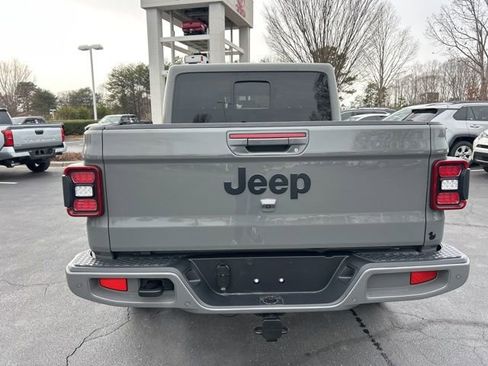 Used 2022 Jeep Gladiator Overland image 6