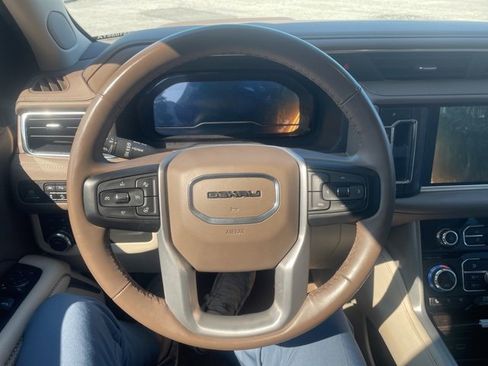 Used 2023 GMC Yukon Denali image 9