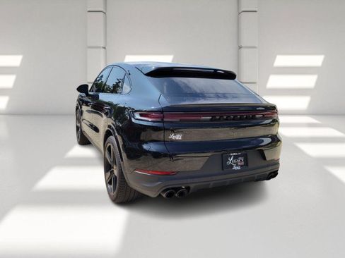 Used 2025 Porsche Cayenne Coupe AWD/4WD image 7